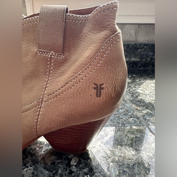FRYE Reina Heeled Western Ankle  Bootie in Tan Ash Leather Women’s Size 6.5 - Picture 4 of 15